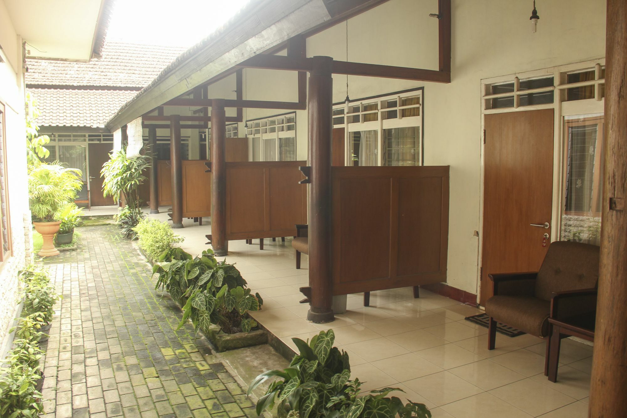 Reddoorz Plus @ Pejanggik Mataram Exterior photo